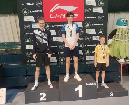 Zaključni turnir mladinske Li-Ning lige šest medalj in šest pokalov za uspešen zaključek sezone (1)